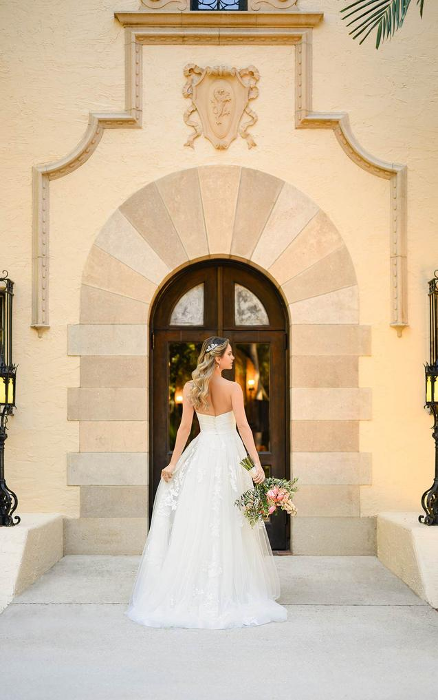 Hermosos vestidos de novia de tul con escote corazón sin tirantes para playa